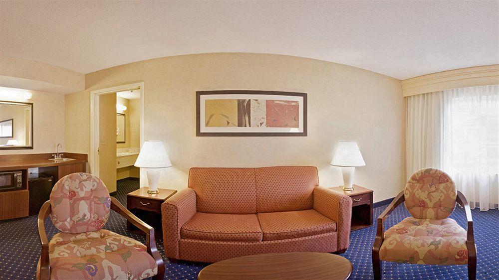 Courtyard Boston Raynham Hotell Eksteriør bilde